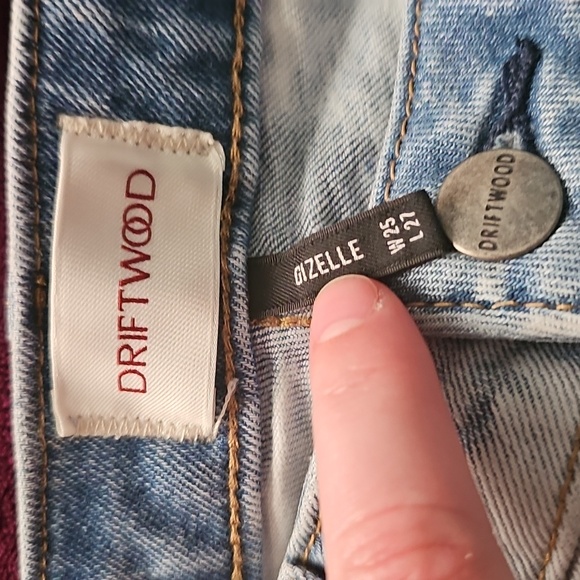 Embroidered lightwash jeans - Picture 5 of 5